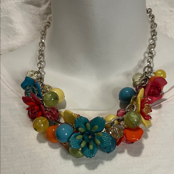 Jewelry - Vintage Floral Statement Necklace